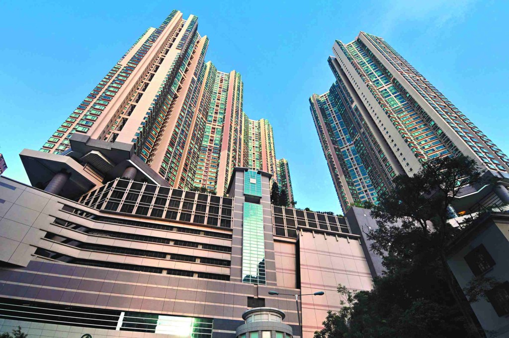 港島多幢豪宅須居安抗疫,包括寶翠園。