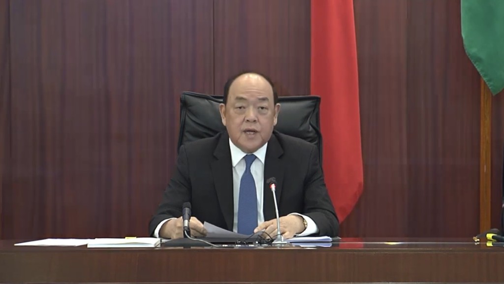 贺一诚发表《施政报告》,防疫情、稳复苏,保民生、促多元,强合作、谋发展。澳门新闻局截图