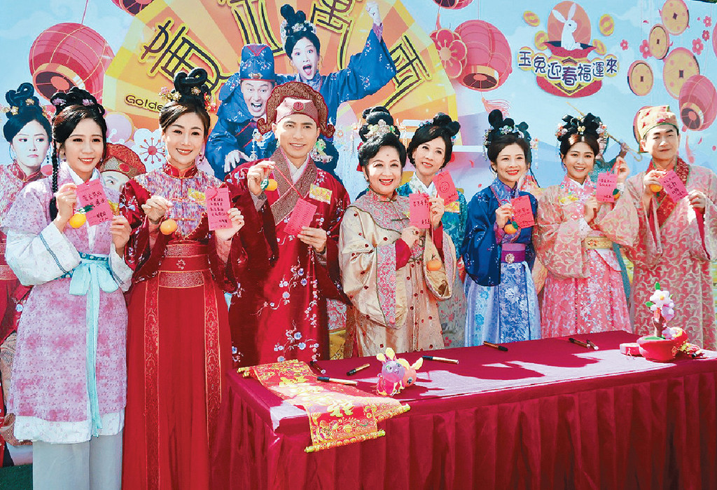 ■家燕姐率領《黃金萬両》一眾演員到林村谷新劇。
