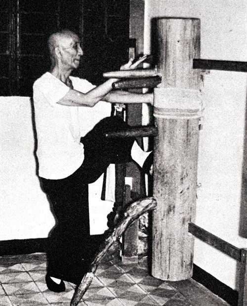 咏春一代宗师叶问1972年12月逝世后，亦在九龙殡仪馆举殡。(网图)