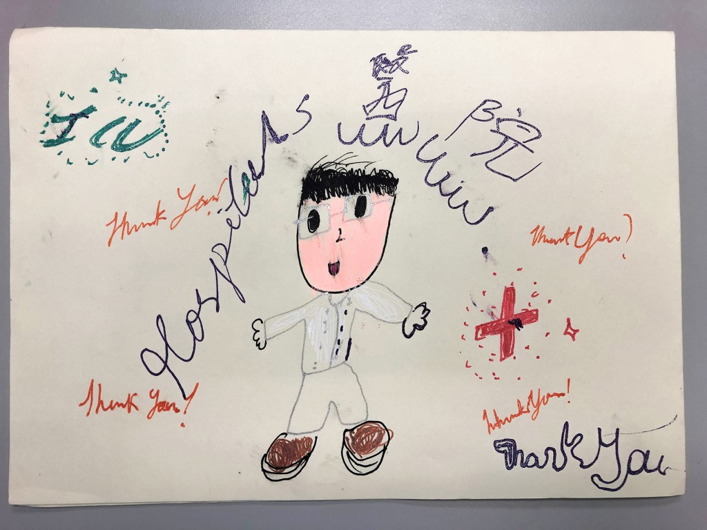 病童康復，自畫一張心意卡餽贈，這份回報大於任何物質的回饋。