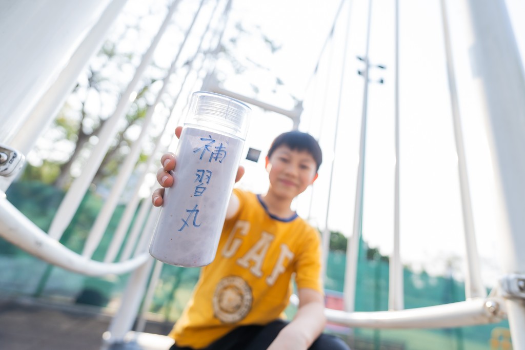 補習丸的真身其實是朱古力。（圖片來源：《親子王》）