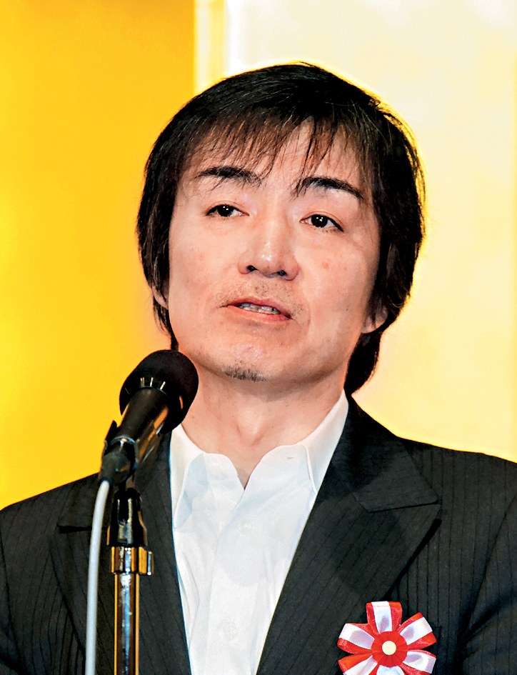 知名推理小說作家東野圭吾攝於東京。