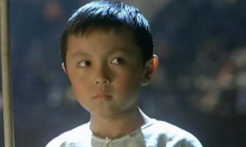 謝苗童星出身,曾於《結爸爸的信》和《洪熙官之少林五祖》中演李連杰的兒子。 謝苗童星出身,曾於《結爸爸的信》和《洪熙官之少林五祖》中演李連杰的兒子。