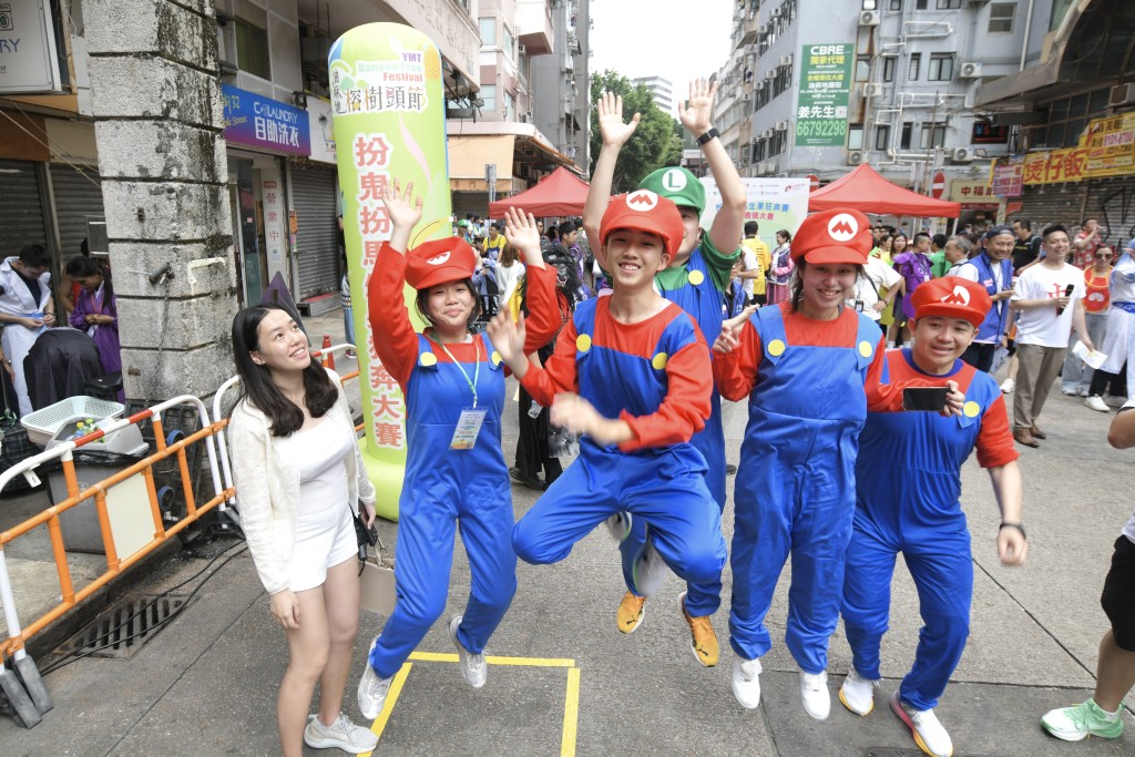 有市民扮演「超級馬里奧」。陳浩元攝 有市民扮演「超級馬里奧」。陳浩元攝