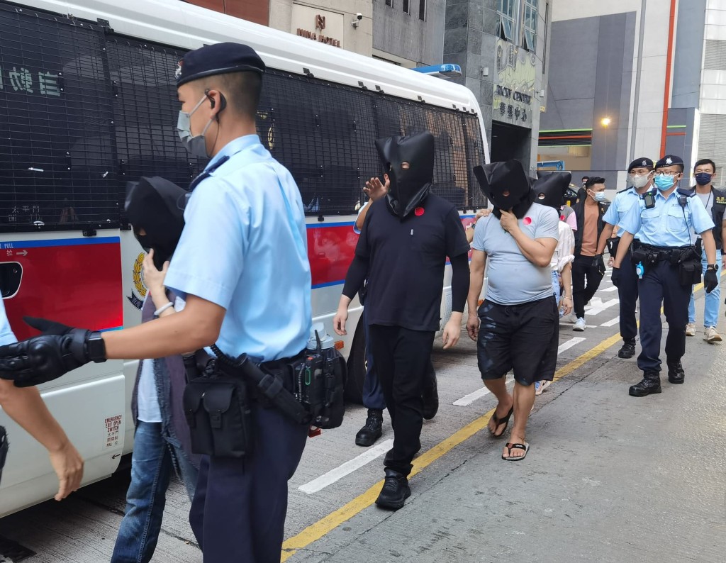 警方在行動中拘捕多人。
