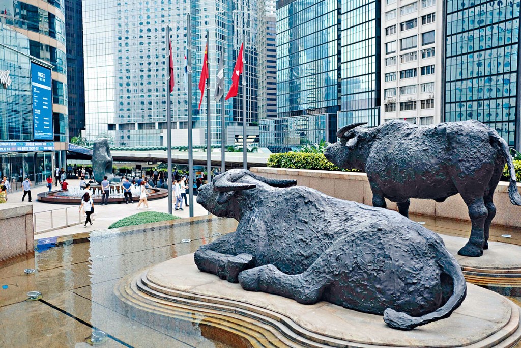港交所昨收市報311.6元，升3.7%，為表現最佳藍籌，並升破「大時代」頂，創歷史新高。