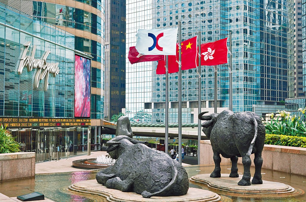 適逢半年結壓力來襲，17隻新股齊上陣同場招股，單是昨日開招的新股便達8隻。