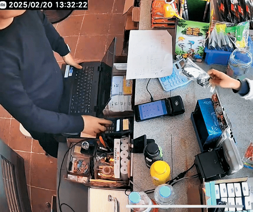 青衣運動場小食亭店主近日在社交平台發帖文，投訴一間小學的教師禁止該校學生到店光顧。