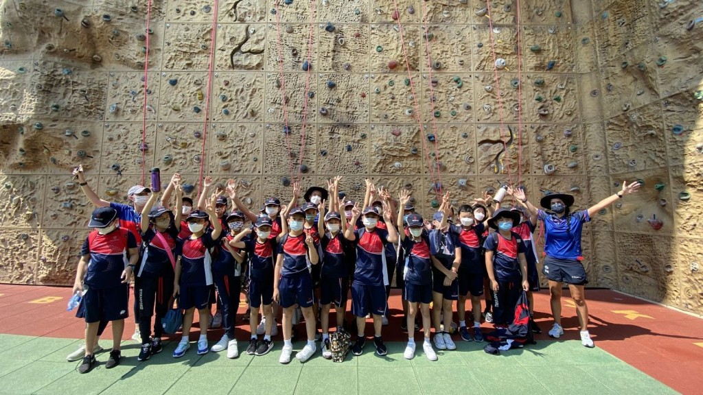 「健康九月」正式開始，五年級學生參加的運動攀石成為首個戶外項目。