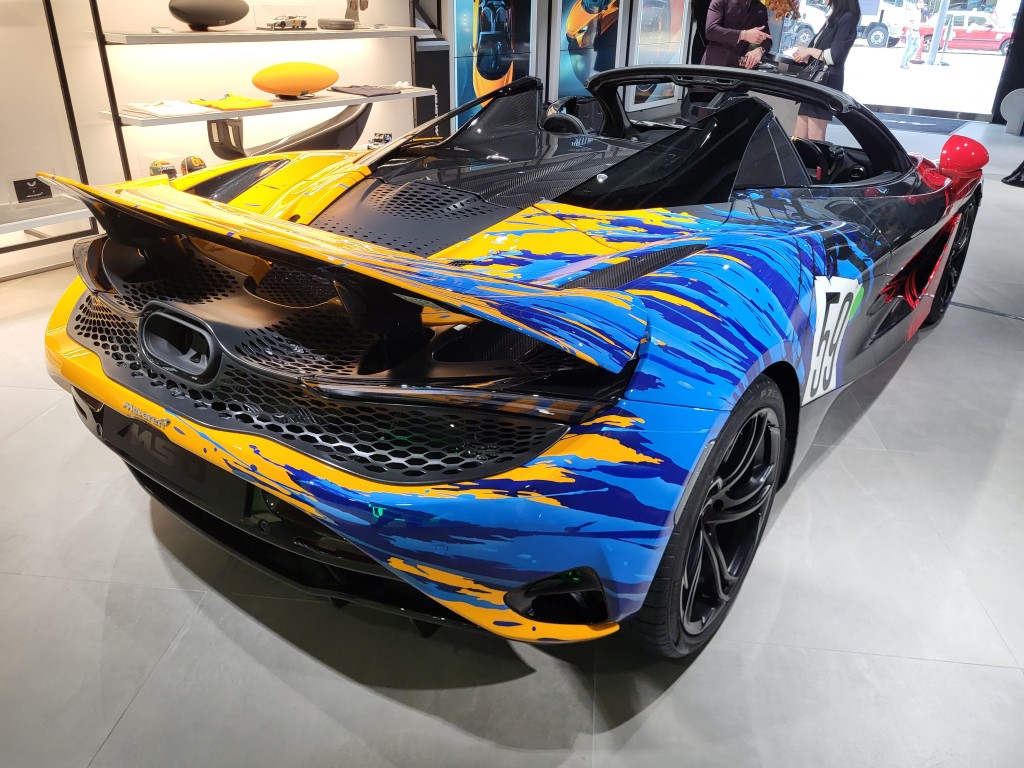 代理同场展示全球限量6辆、香港只此1辆并且名花有主的McLaren 750S Spider「3-7-59」三冠王特别版。