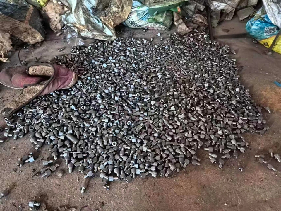 1746個螺絲母被認定為槍支零件。