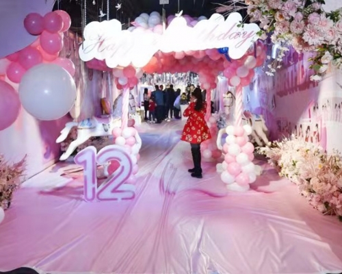 山西母豪花廿萬擺18圍為女兒慶祝12歲生日。新華網圖片