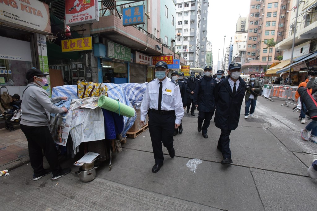 警方食環聯合行動掃蕩地攤。