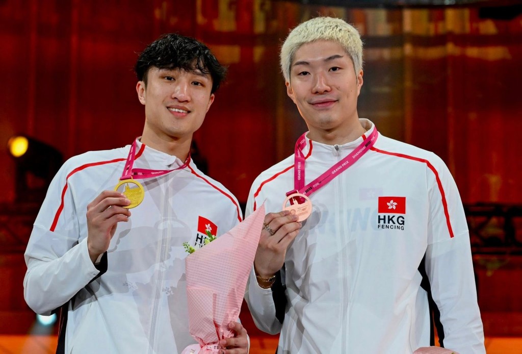 蔡俊彦(左)、张家朗(右)携手出战男子花剑个人赛。资料图片 蔡俊彦(左)、张家朗(右)携手出战男子花剑个人赛。资料图片