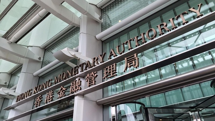金管局承接30.54億港元沽盤 銀行體系結餘跌穿千億