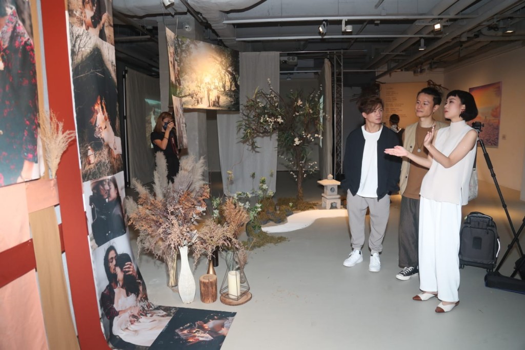 展覽中有Jeff和Lilian的婚照。