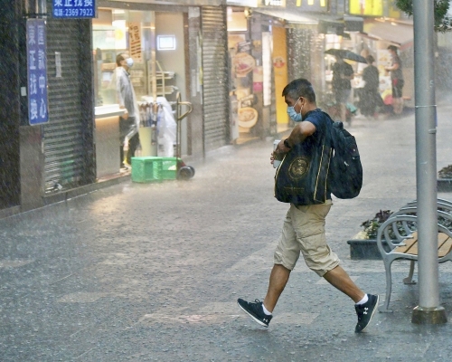 香港昨日一度發出黑色暴雨警告。資料圖片