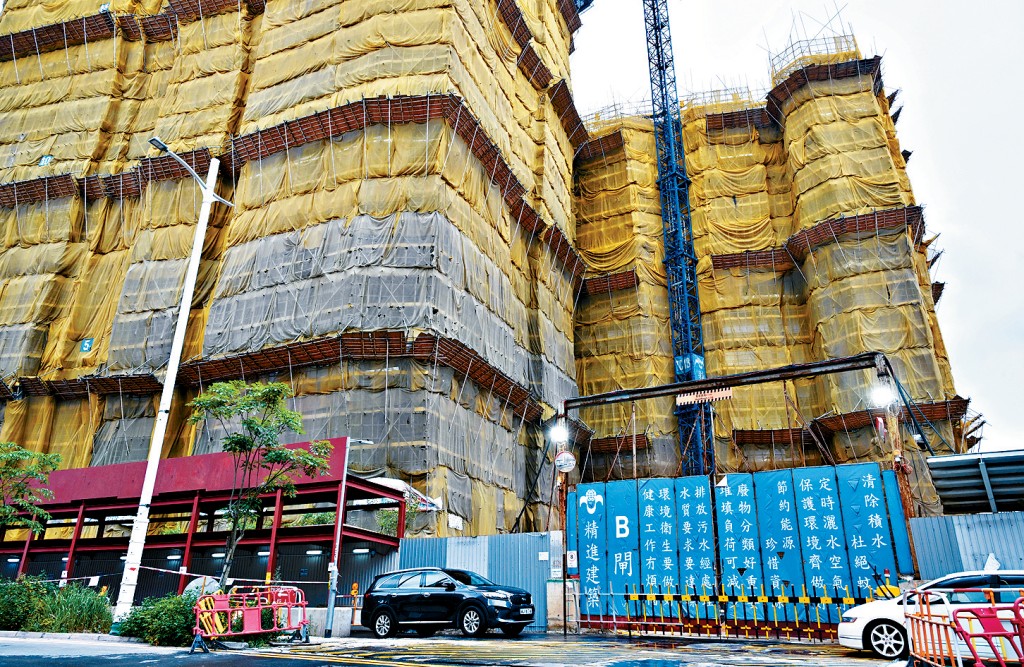精進建築續牌申請上月遭發展局拒絕,當局原定明日將其從一般建築承建商名冊上剔除。