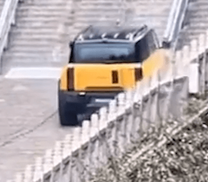 奇瑞汽車在張家界天門山國家森林公園「試車」導致意外。千里眼 奇瑞汽車在張家界天門山國家森林公園「試車」導致意外。千里眼