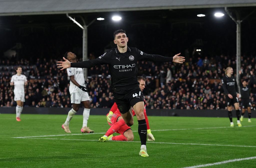 菲爾科頓下半場初段再入一球。路透社