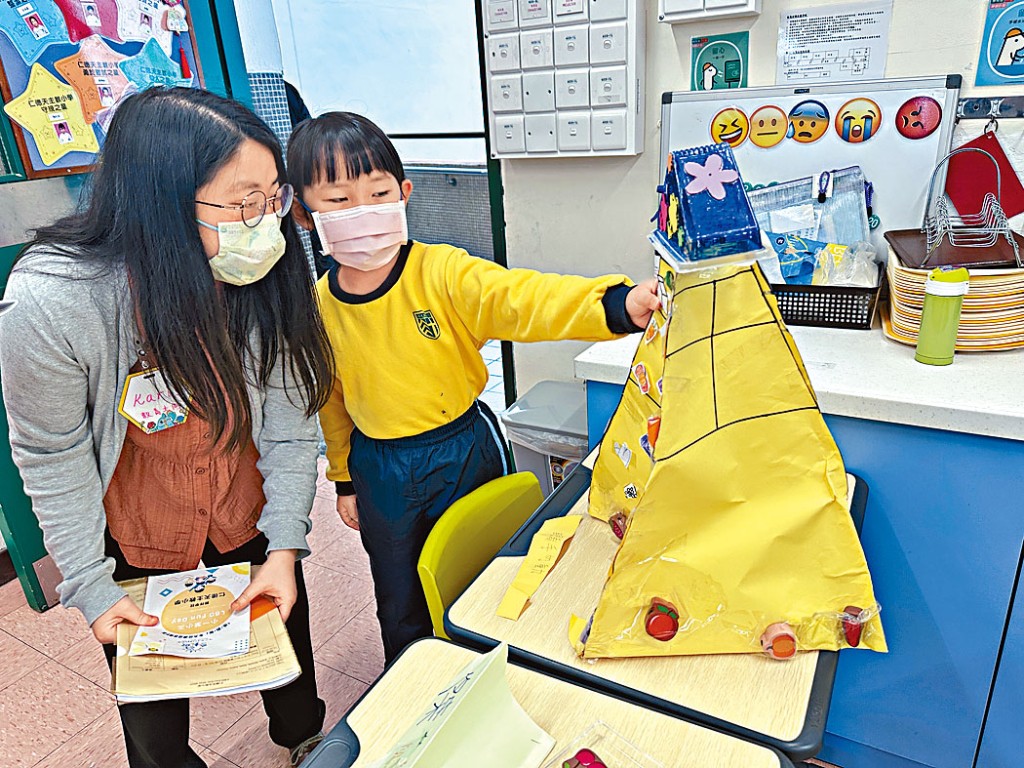 以「動手做」模式教授初小常識科的仁德天主教小學，校長羅淑貞稱，推行期間讓教師多作嘗試，課程內容亦有把關。 