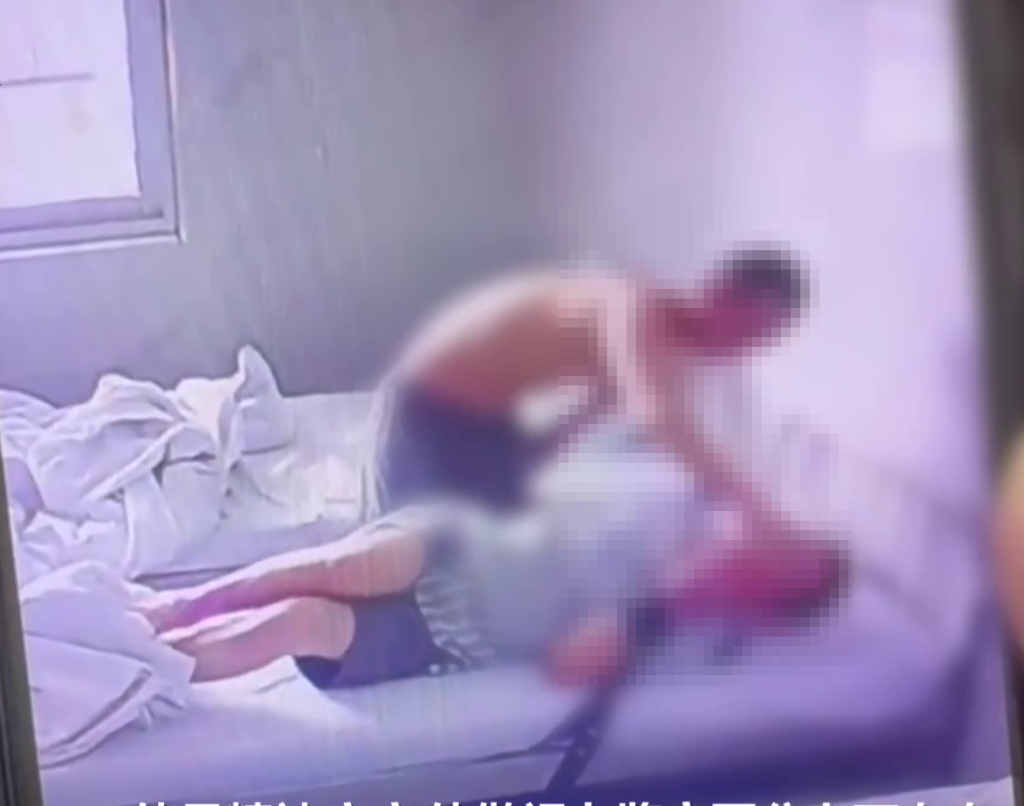 加害者繼續行兇。 加害者繼續行兇。
