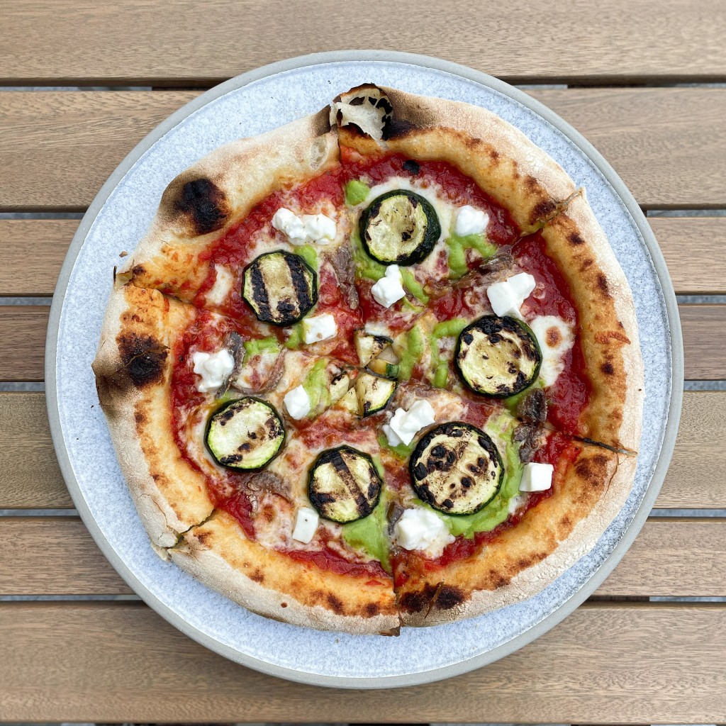 Interval | Farmacy特別引入拿玻里的薄餅爐,必試招牌意式香腸薄餅。 Interval | Farmacy特別引入拿玻里的薄餅爐,必試招牌意式香腸薄餅。