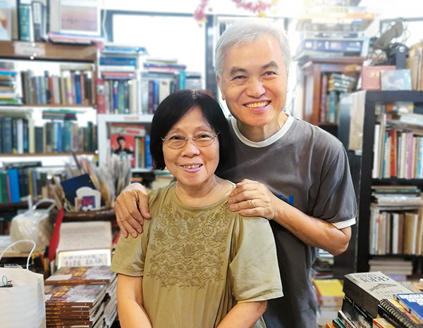 张秉权庆祝七十岁生日的方式，是与太太陈淑蕙在书店当一日店长。
