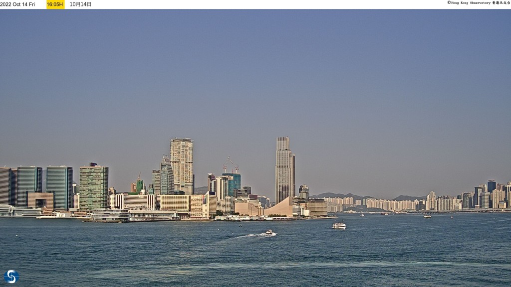在中環碼頭自動氣象站望向東面拍攝的照片。天文台