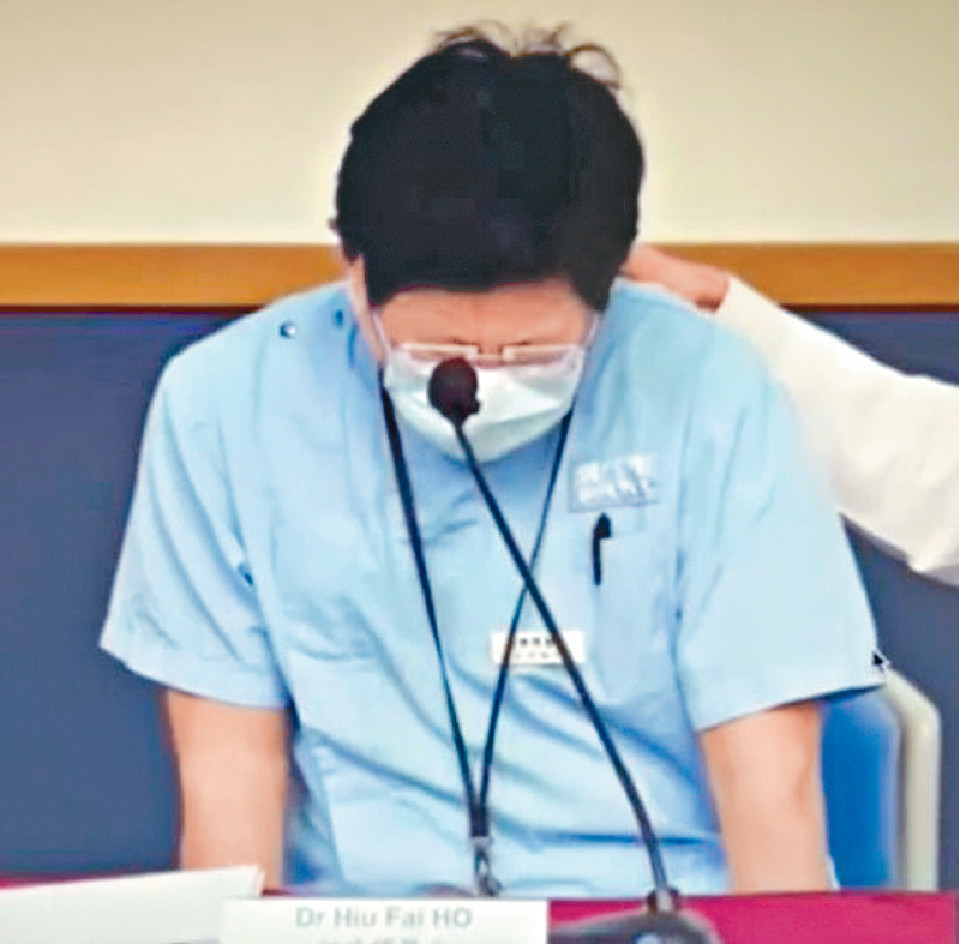 伊利沙伯醫院部門主管何曉輝3月時在員工大會上發言，其間不禁激動落淚。資料圖片