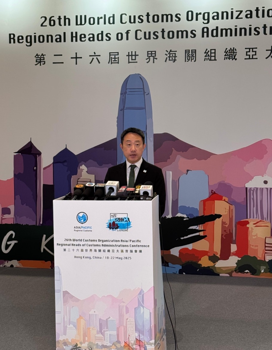 海關關長陳子達見傳媒。 海關關長陳子達見傳媒。