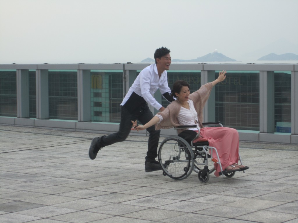 但《衝上雲霄2》的巡禮片花本身由林峯、胡杏兒、陳法拉、徐子珊及黃宗澤拍攝。 