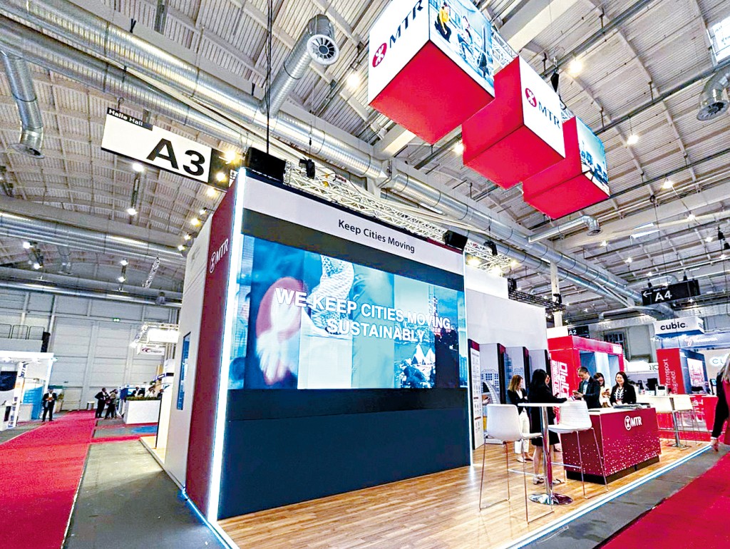 港鐵公司以「推動城市可持續發展」為主題設置展區,介紹企業在推動公司及其所服務城市可持續發展方面的策略。 港鐵公司以「推動城市可持續發展」為主題設置展區,介紹企業在推動公司及其所服務城市可持續發展方面的策略。