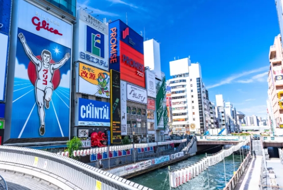 至於大阪最具標誌性的旅遊景點心齋橋，雖然人流依舊暢旺，但該遊客發現不見往日內地遊客扎堆的場景。