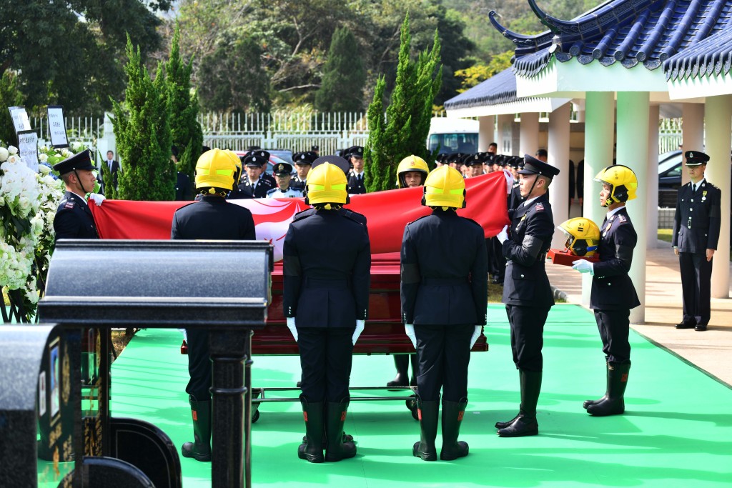 靈柩移送浩園安葬。