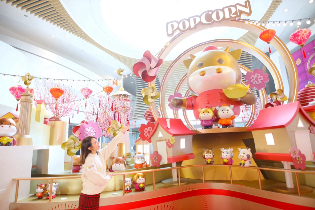 Popcorn場內有逾60隻「招財牛牛」。