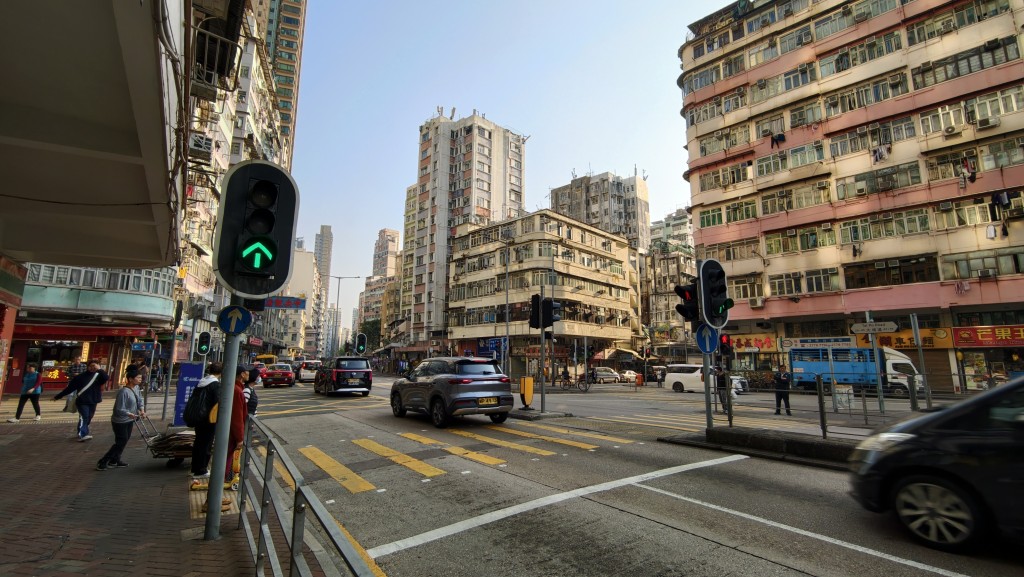 事發於深水埗石硤尾街與大埔道交界一帶。黃文威攝 事發於深水埗石硤尾街與大埔道交界一帶。黃文威攝