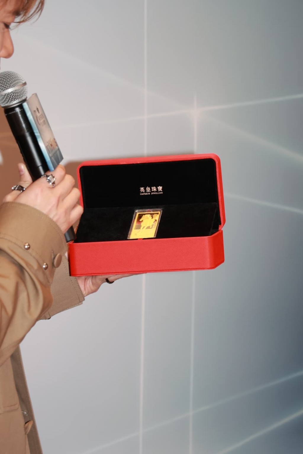 「奔馬圖」金牌 「奔馬圖」金牌