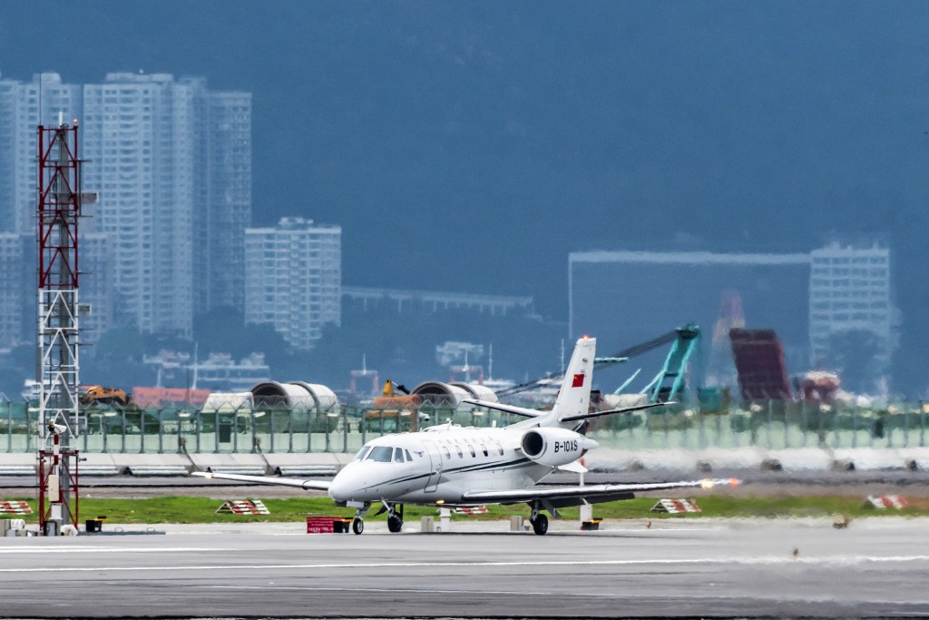 機場重新配置的中跑道成功完成試飛。機管局圖片