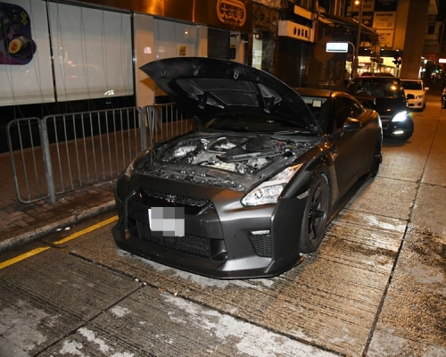 旺角GTR跑車起火。