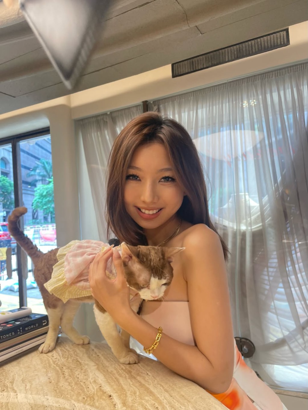 6號佳麗盧蔚晴原來係個貓奴。 6號佳麗盧蔚晴原來係個貓奴。