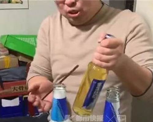 近日，浙江杭州多名青年，因模仿別人用筷子開瓶，致筷子插入掌心。(網圖)