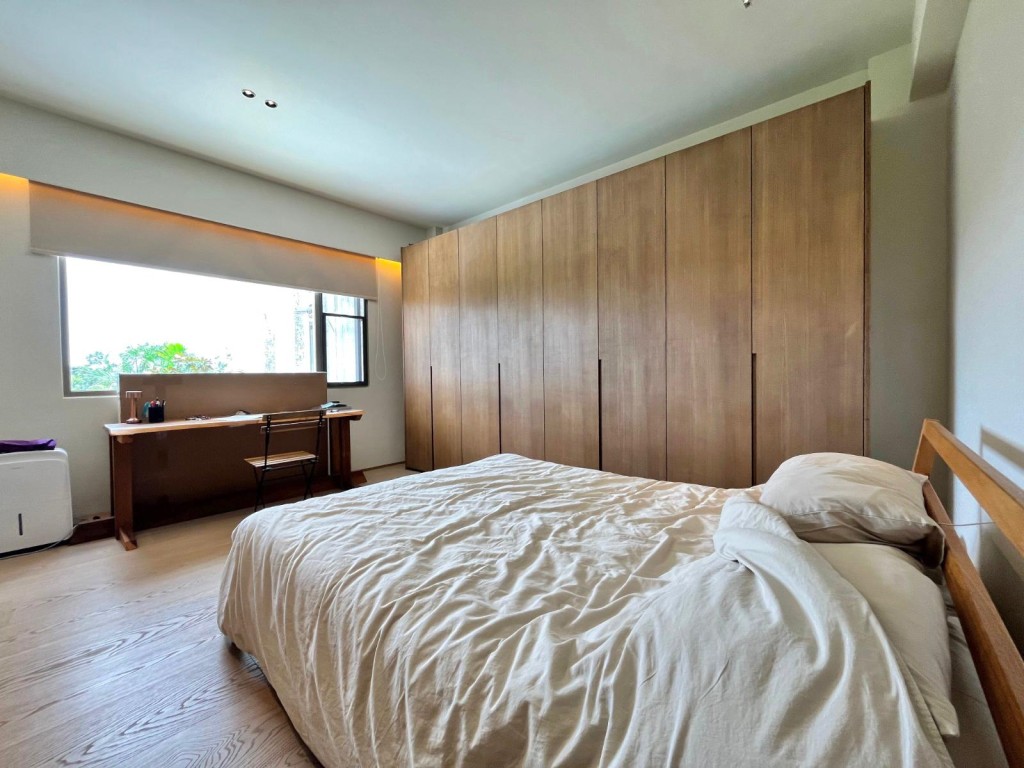 放盘为2房1套间隔，睡房以白调为主， 营造放松氛围。
