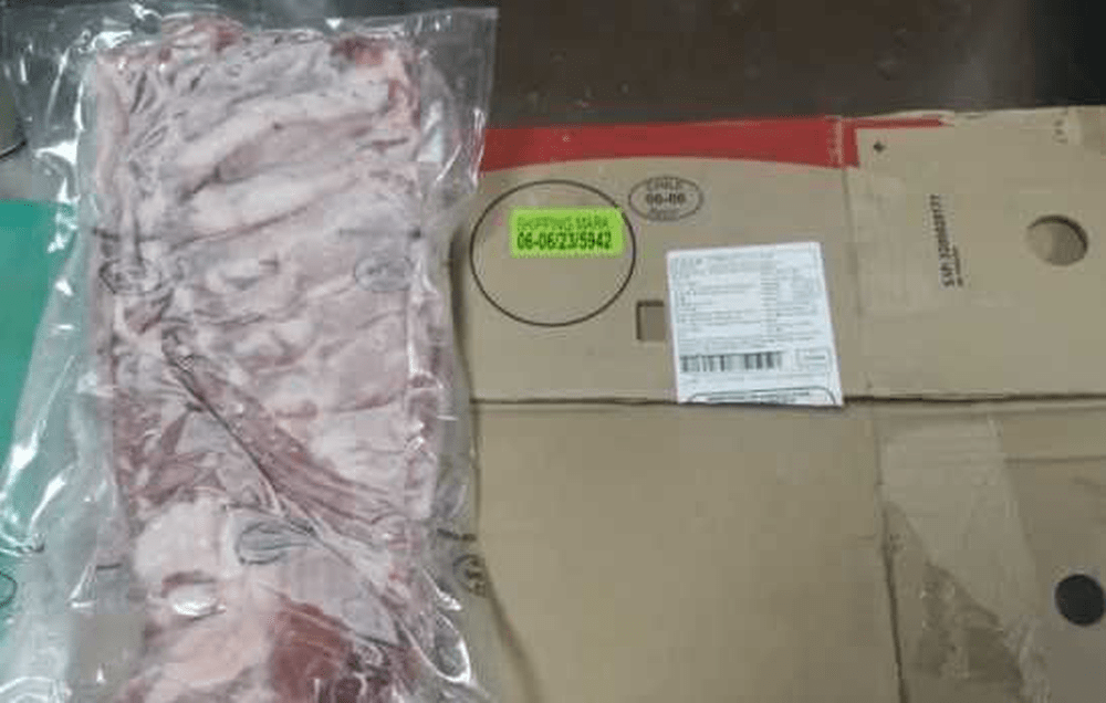 涉事「五花肉」为从智利进口，市监局对该五花肉的供应商进行了核实，证实供应管道属实。