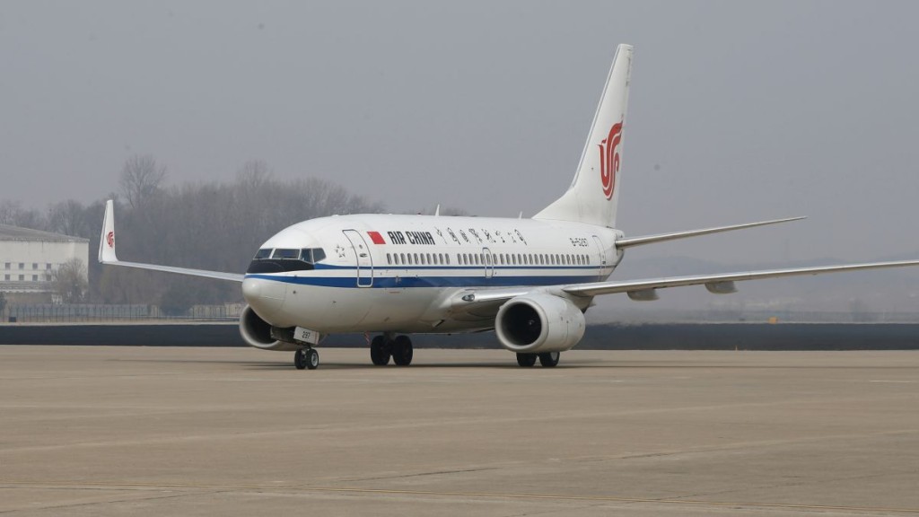 3月30日，從北京飛往北韓首都平壤的中國國際航空公司客機抵達平壤順安國際機場。新華社