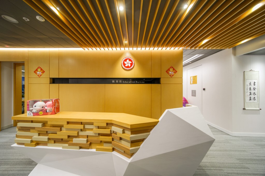 教育局表示,自2022/23學年起,過去3個學年累計安排超過14萬名高中學生和1.5萬名教師參與公民科內地考察。 教育局表示,自2022/23學年起,過去3個學年累計安排超過14萬名高中學生和1.5萬名教師參與公民科內地考察。