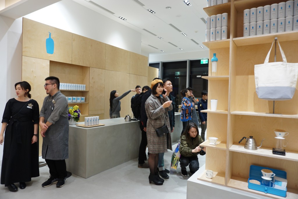 「咖啡界Apple」的高端精品咖啡品牌藍瓶咖啡（Blue Bottle Coffee）全球門店業務。
