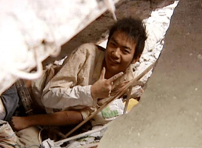 「夹缝男孩」郑海洋｜当年17岁在北川中学的废墟下面压了22个小时，经历过害怕，痛苦，绝望和无助。