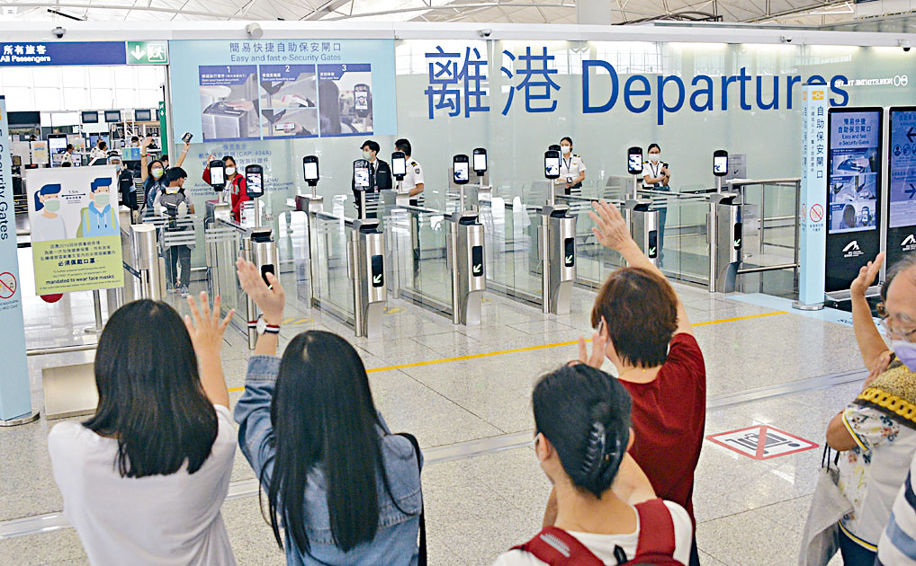 有調查發現,逾兩成中六生因同學、朋友,甚至自己移民,開學至今感到離愁別緒。